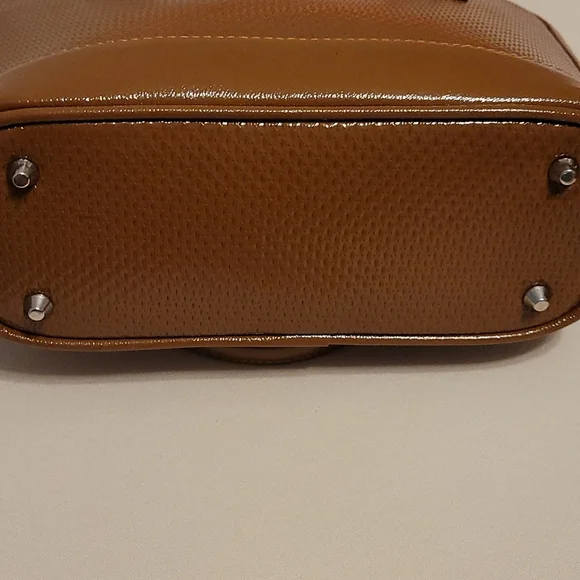 On Hold Leather purse made in Ecuador πͺπ¨ 8in and 10 width Host pick π₯³π New - Picture 5 of 12